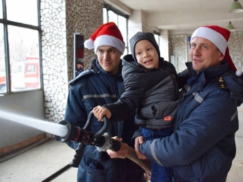 Николаевские спасатели организовали новогоднее чудо для 5-летнего мальчика