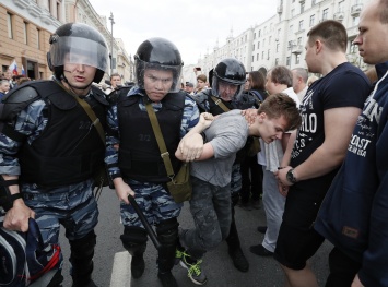 Путин подписал закон о наказании за вовлечение детей в митинги