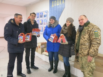 Детям николаевских воинов вручили почти полтысячи новогодних подарков