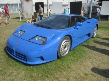 На аукционе продадут редкий суперкар Bugatti EB110