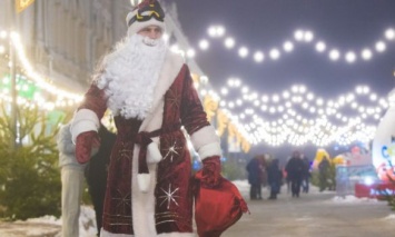 Виталий Кличко в костюме Деда Мороза поздравил украинцев с Новым годом и Рождеством (видео)