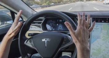 В США автопилот Tesla спас водителя от аварии и глазом не моргнув