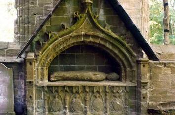 Археологи обнаружили в Шотландии средневековые скульптуры святых