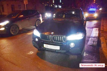 В центре Николаева столкнулись BMW X5 и Toyota Camry