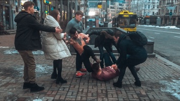 В центре Киева - драка из-за женщины (видео)