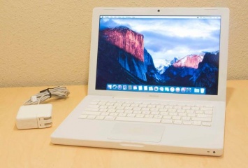 Реликтовый MacBook из поликарбоната