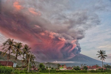 В райском уголке планеты проснулся опасный вулкан: "отпуск переносится"