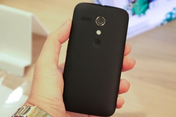 Новый смартфон Moto G7 показали со всех сторон