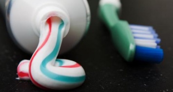 Химические вещества шампуня и зубной пасты изменяют половые гормоны у подростков