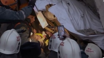 В Магнитогорске из-под завалов извлекли живого 10-месячного ребенка. ВИДЕО