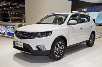 Geely привезет в Россию обновленный Emgrand X7... 2016 года