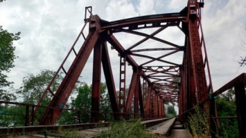 В Запорожье отремонтировали старый железнодорожный мост