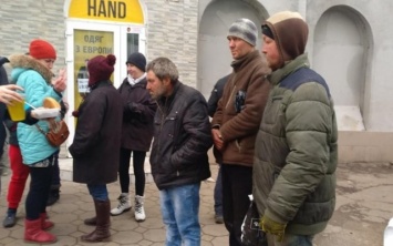 Для бездомных Одессы накрыли праздничный стол (ФОТО)