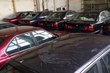 Заброшенный склад с раритетными BMW обнаружили в Болгарии (видео)