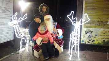 В одесском парке снова замечен Дед Мороз-альтруист