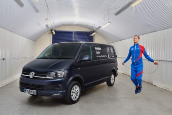 Фургон Volkswagen Transporter стал мобильным спортзалом