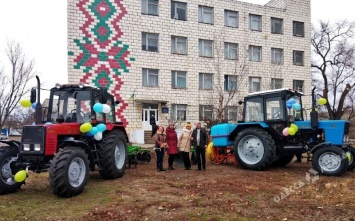 ПТУ в Одесской области получило новую сельхозтехнику для обучения виноградарей
