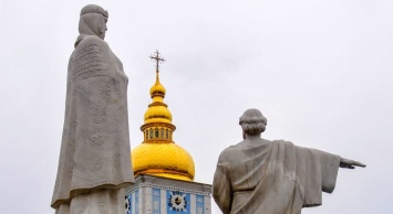 Украинцы воочию смогли увидеть долгожданный Томос в Киеве: "народ ликует", фото