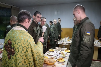 В Николаевском полку Нацгвардии торжественно встретили Сочельник