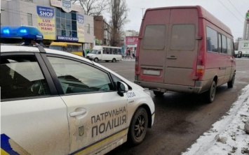 Под Днепром полицейские дважды остановили "обкуренного" водителя маршрутки