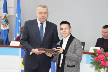 Городской голова Бердянска поздравил суперфиналиста «Х-фактора» Дмитрия Волканова