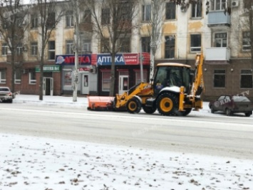 Коммунальщики объяснили принцип уборки дорог в Мелитополе (фото)