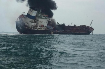 Возле Гонконга на нефтяном танкере прогремело несколько взрывов