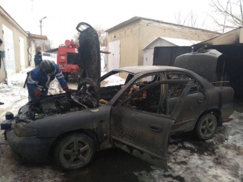 На окраине Одессы горел гараж вместе с машиной и людьми