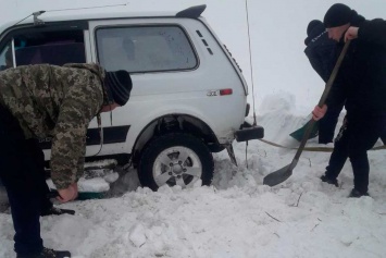 Под Харьковом полиция откопала машину (фото)