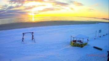 В сети показали завораживающие фото заката на запорожском курорте