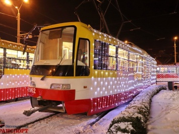 В Одессе прошел рождественский парад трамваев: смотри, как это было
