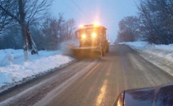 В ночь на 9 января на дорогах Днепра работало 86 снегоуборочных машин