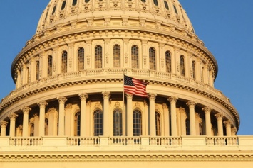Конгрессмены США просят Минфин отложить снятие санкций с компаний Дерипаски