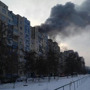 В Киеве на Троещине горит многоэтажка. Фото и видео пожара