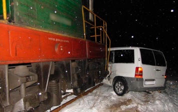 На Буковине микроавтобуса врезался в поезд, есть пострадавшие