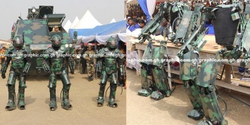 В Гане показали солдат в экзоскелетах