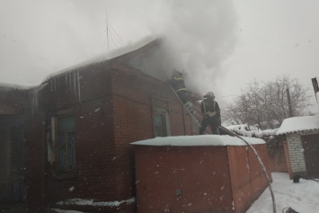 Во время пожара в Харькове пострадал мужчина и его малолетняя дочь