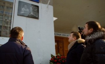 В Днепре открыли мемориальную доску в честь заслуженного учителя Украины Валентины Шипко