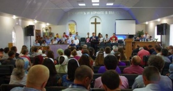 Орудующие в Крыму террористы запретили баптистскую церковь