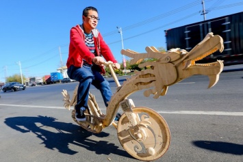 Китаец собрал велосипед из палочек от мороженого