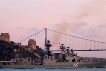 Боевой корабль России зашел в Черное море