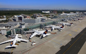Забастовка сотрудников немецких аэропортов приведет к нарушению планов 110 тысяч пассажиров