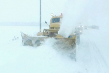Трассу под Харьковом занесло снегом (фото)