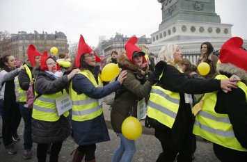 "Желтые жилеты" планируют привести к краху банковскую систему Франции