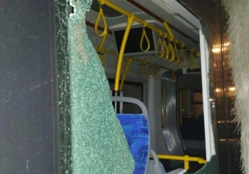 Полиция разыскивает вандалов, повредивших скоростной трамвай