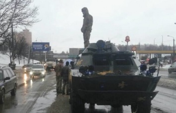 В Одессе в результате ДТП с другим автомобилем легковушка врезалась в танк