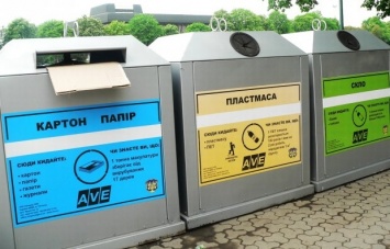 В Тернополе жителей принуждают сортировать мусор и не парковаться на газонах