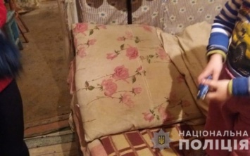 Грязная одежда и белье, на полу окурки - в Одесской области обнаружили очередную горе-мать