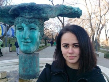 После школы села в такси и пропала: в Одессе разыскивают 17-летнюю девушку