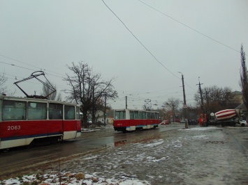 Авария двух легковушек на 17 минут заблокировала движение трамваев в Николаеве